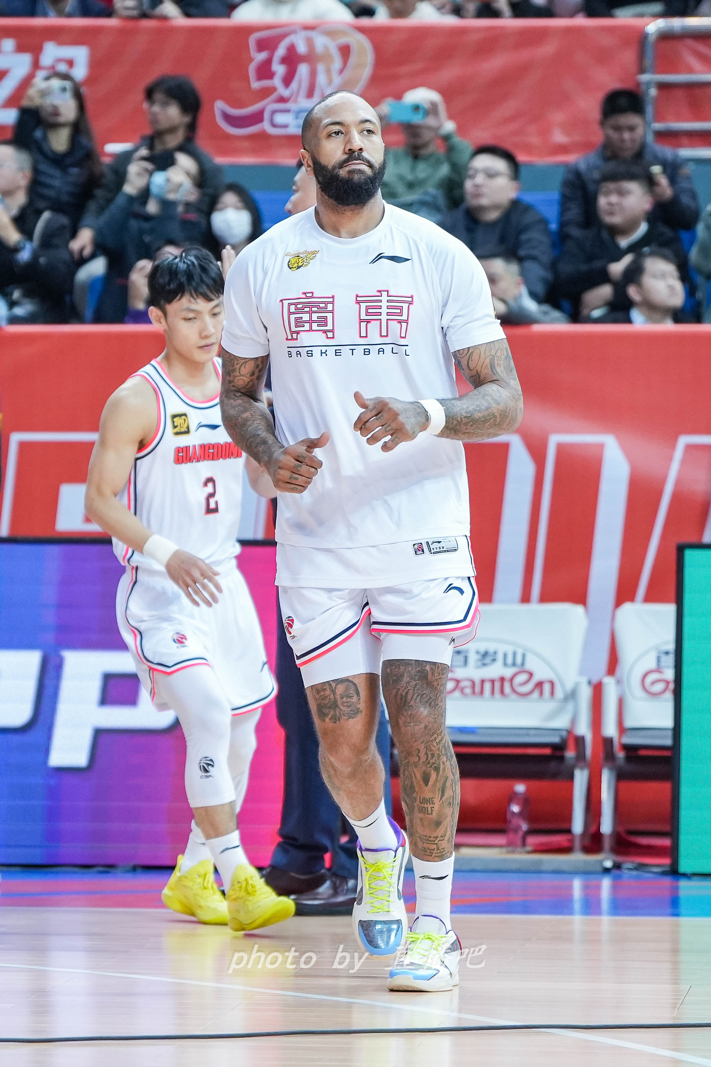  打得不錯！36歲吉倫沃特原本的第三外援卻成廣東男籃的真大腿