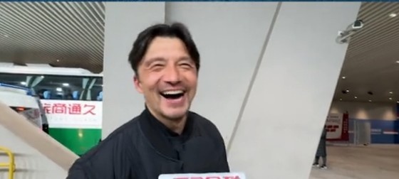  帶孩子和帶球隊(duì)哪個(gè)更累？謝暉笑言：都累，但帶孩子更累