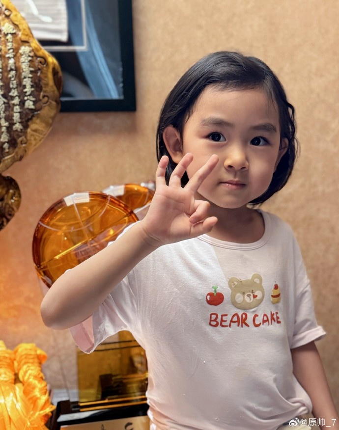  三分大賽三冠王！原帥曬三冠獎杯：完成了女兒給安排的任務！