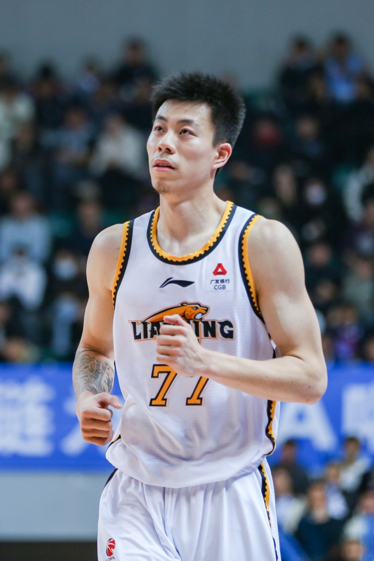  媒體人：張鎮(zhèn)麟、韓德君將因傷缺席今晚對陣北控的比賽