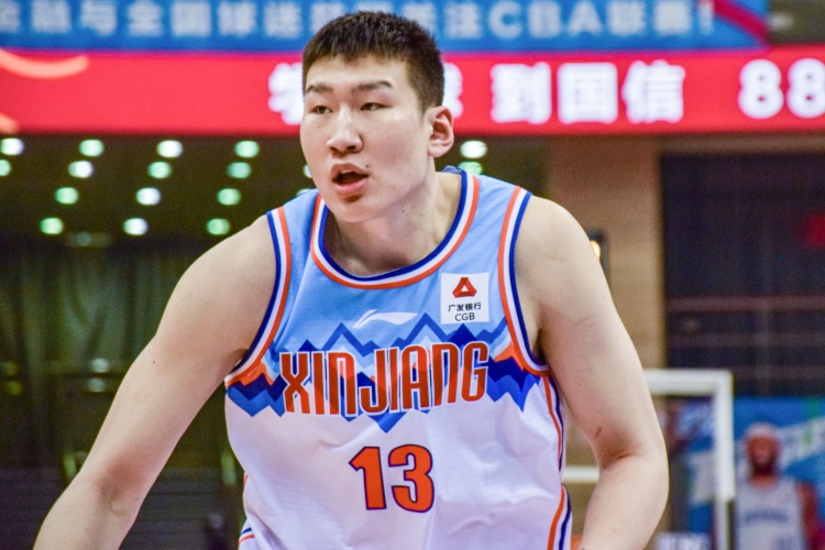  拼搶積極但手感不佳！李炎哲半場8中2&罰球6中4拿8分 搶4個前場板