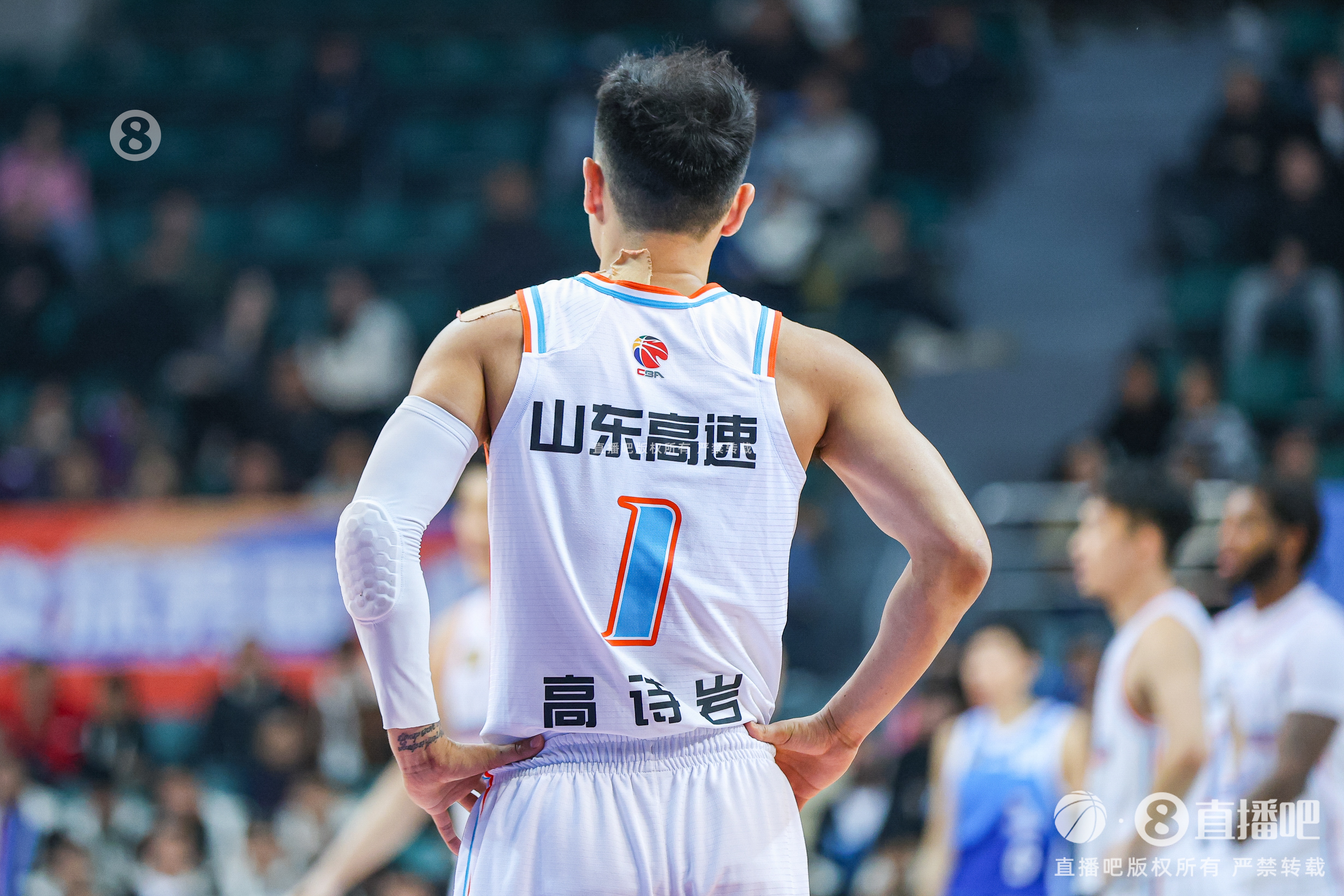  慢熱！首節(jié)山東落后四川1分 全隊首發(fā)5人單節(jié)合計僅拿到3分