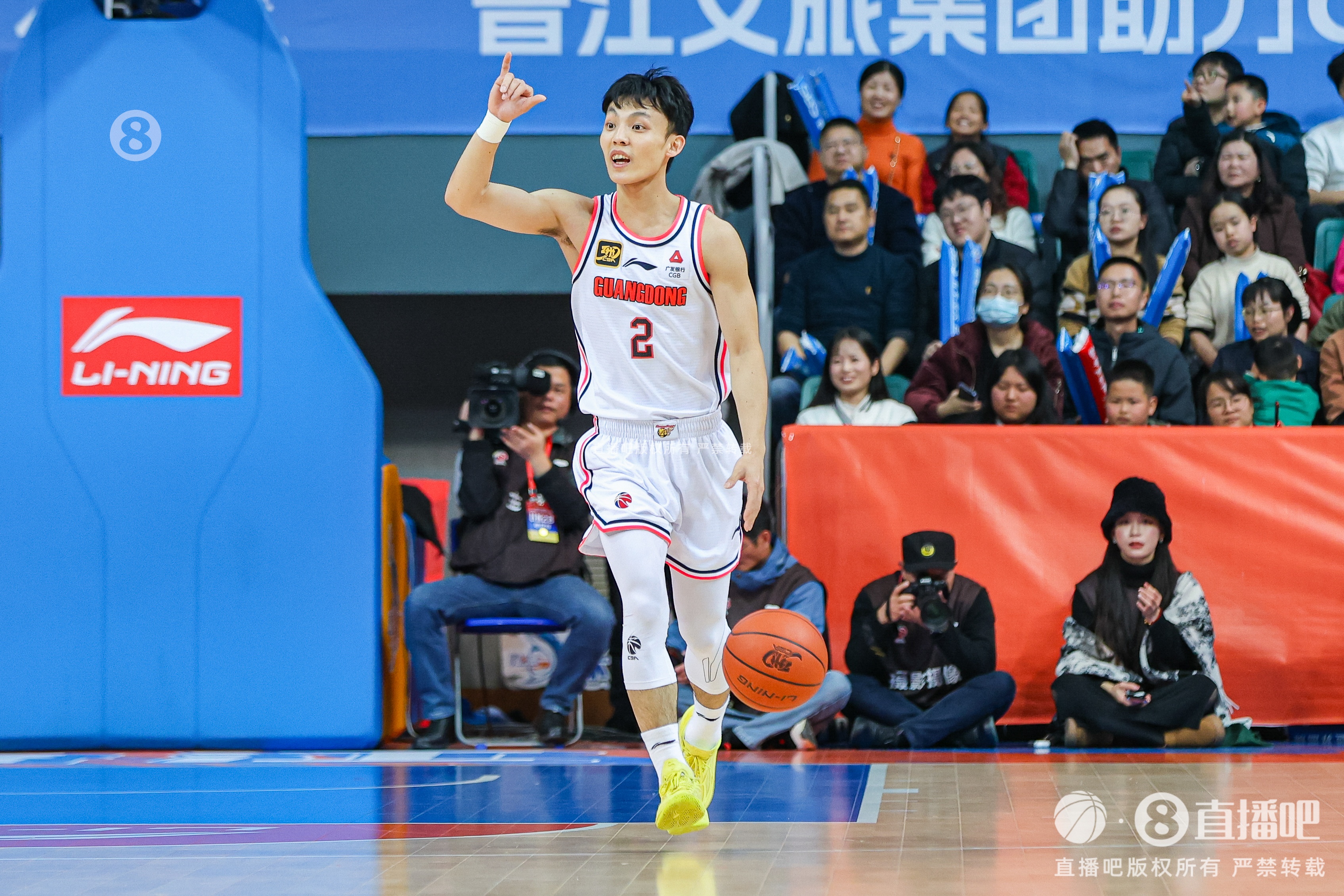  大師！徐杰半場9中8砍下21分4助 單節(jié)5記三分驚艷全場